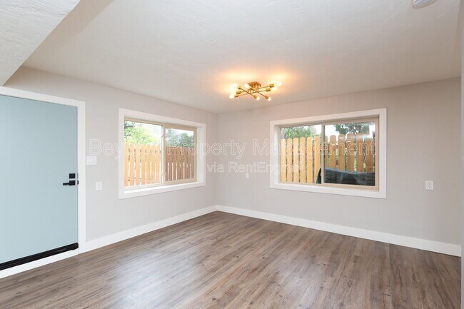 5464 Gilbert Dr San Diego, CA 92115 photo 4