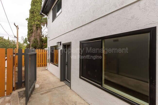 5464 Gilbert Dr San Diego, CA 92115 photo 2