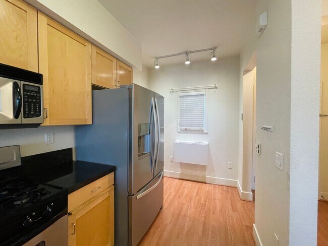 1594 Brunswig Ln Emeryville, CA 94608 photo 5