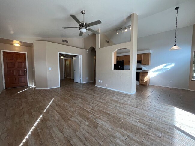 8347 W Audrey Ln Peoria, AZ 85382 photo 3