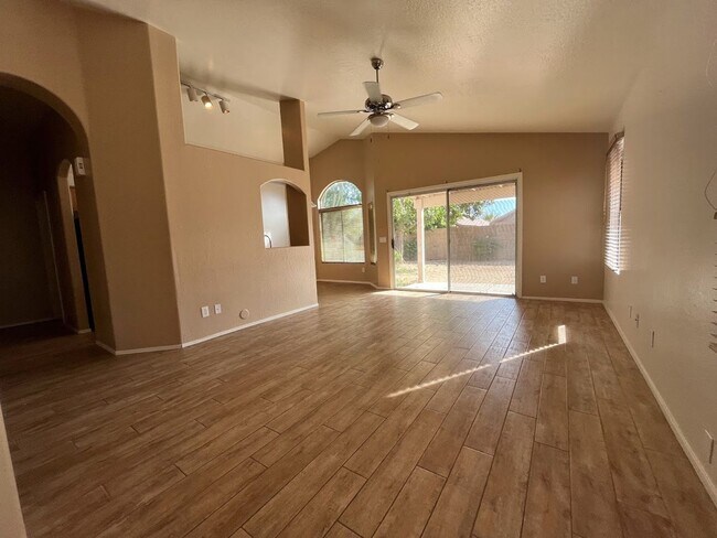 8347 W Audrey Ln Peoria, AZ 85382 photo 2