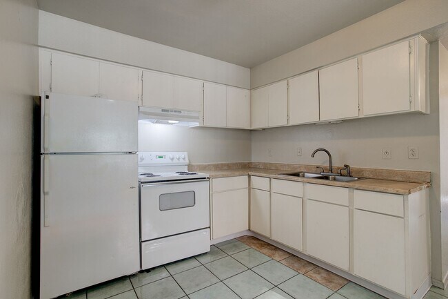 7850 E Glenrosa Ave Scottsdale, AZ 85251 photo 2