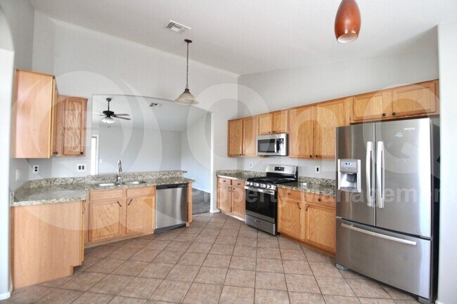 43781 W Snow Dr Maricopa, AZ 85138 photo 3