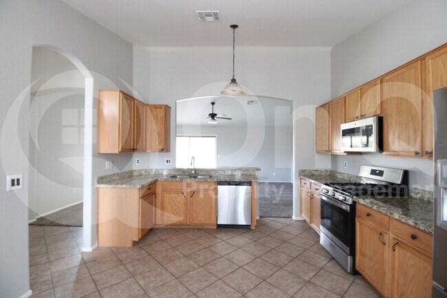 43781 W Snow Dr Maricopa, AZ 85138 photo 4