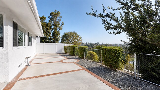 5607 Dorothy Way photo 2