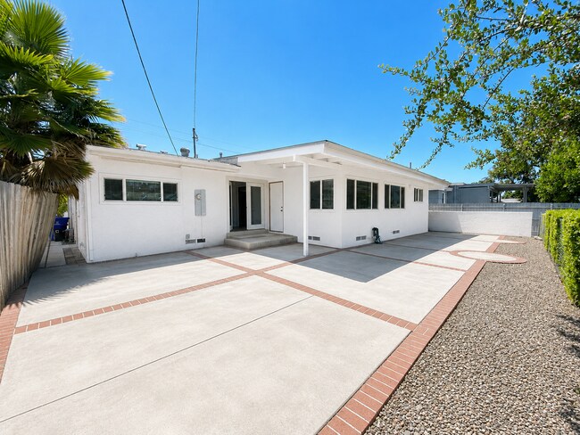 5607 Dorothy Way photo 4