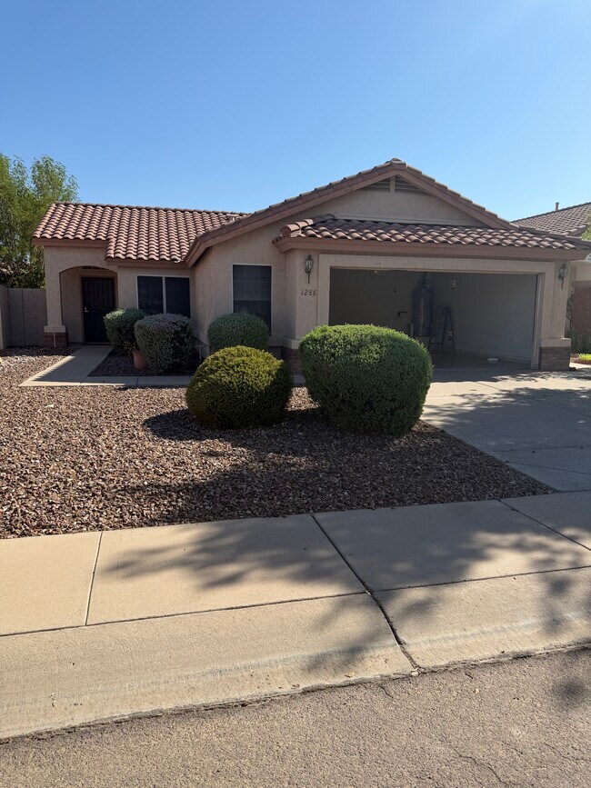1288 E Linda Ln photo 2