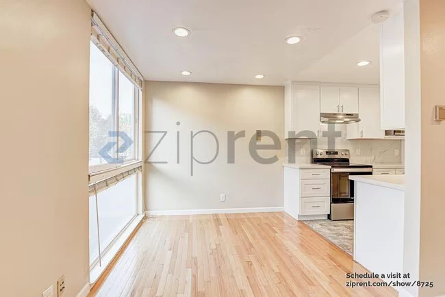 Unit 112 photo 4