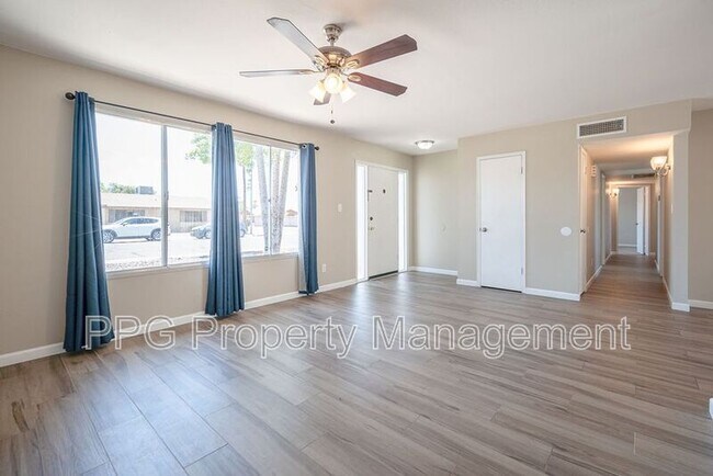 1954 W Topeka Dr Phoenix, AZ 85027 photo 4