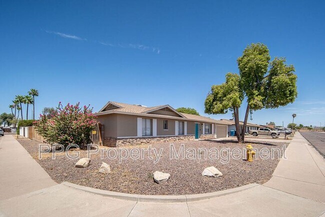1954 W Topeka Dr Phoenix, AZ 85027 photo 2