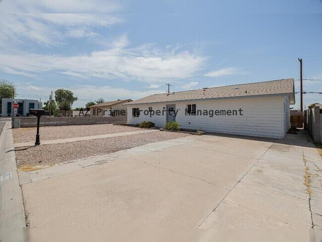 1907 W Denton Ln photo 4