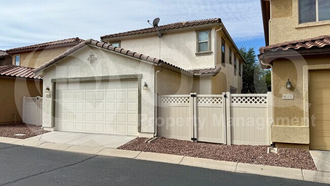 940 S Hawk Ln Gilbert, AZ 85296 photo 2
