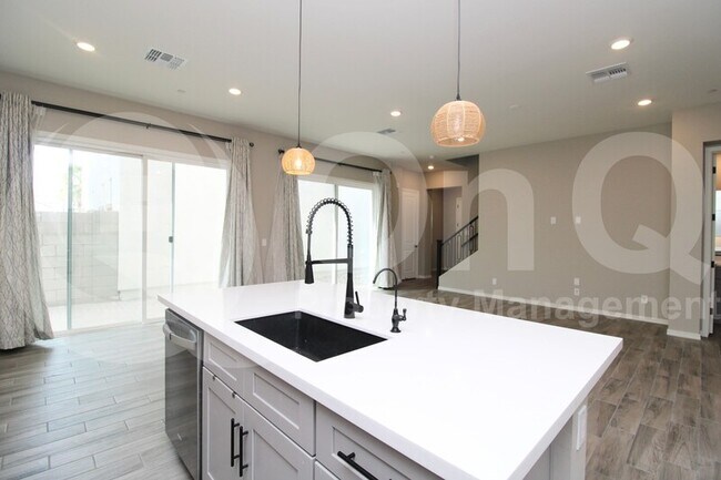 1541 E Megan St Gilbert, AZ 85295 photo 4
