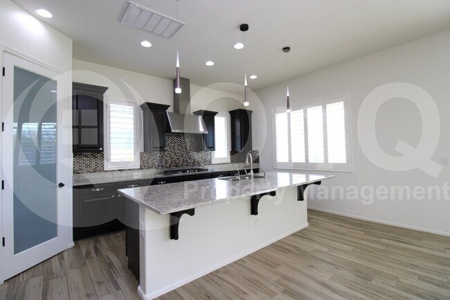 859 E Knightsbridge Way Gilbert, AZ 85297 photo 4