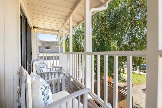 616 Oak Dr photo 3