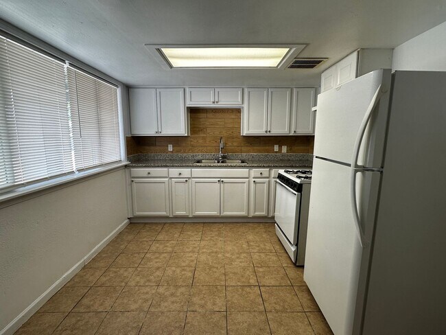 14005 N Palm St El Mirage, AZ 85335 photo 3