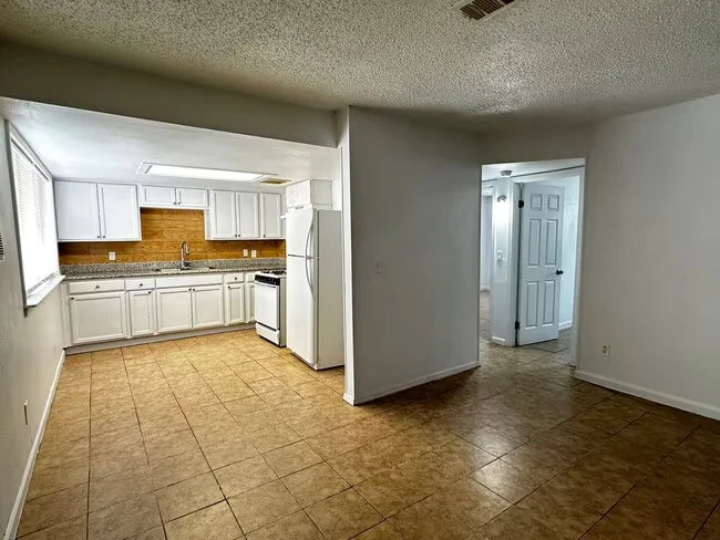 14005 N Palm St El Mirage, AZ 85335 photo 2
