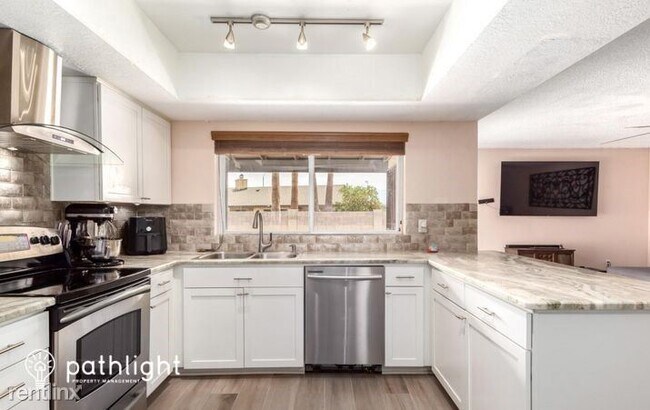 4333 W Ruth Ave Glendale, AZ 85302 photo 2