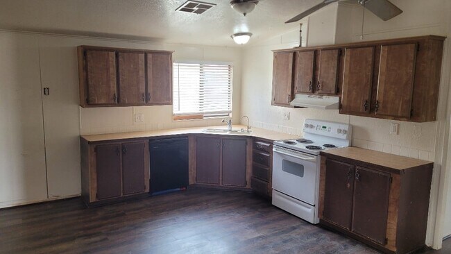 1216 N 359th Ave photo 2