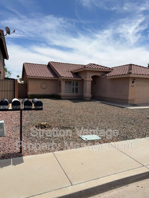 17613 N Kimberly Way Surprise, AZ 85374 photo 2