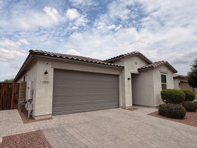 17818 W Buckhorn Trl Surprise, AZ 85387 photo 2