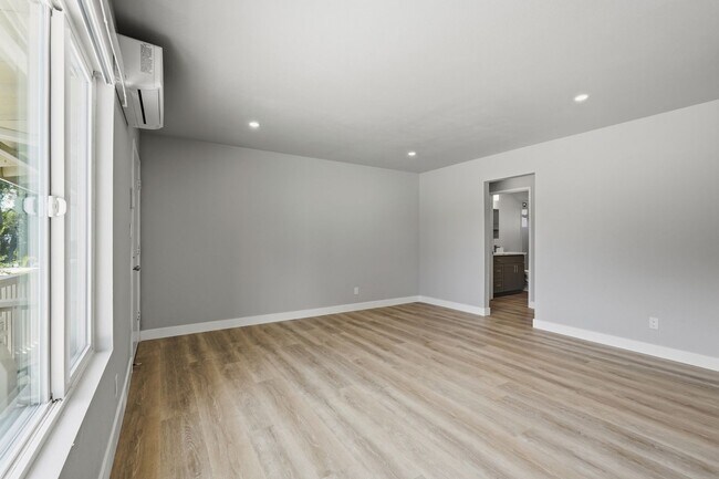 381-385 Riverside Dr Napa, CA 94559 photo 5