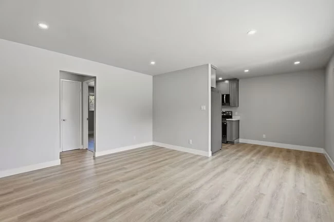 381-385 Riverside Dr Napa, CA 94559
