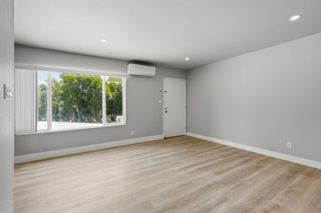 381-385 Riverside Dr Napa, CA 94559 photo 4