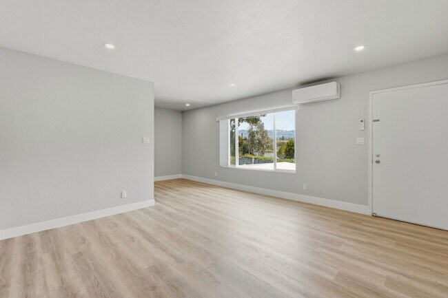 381-385 Riverside Dr Napa, CA 94559 photo 2