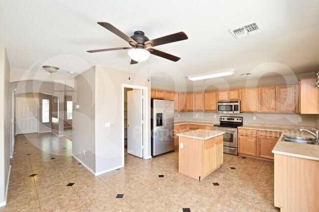 16185 W Shangri La Rd Surprise, AZ 85379 photo 3