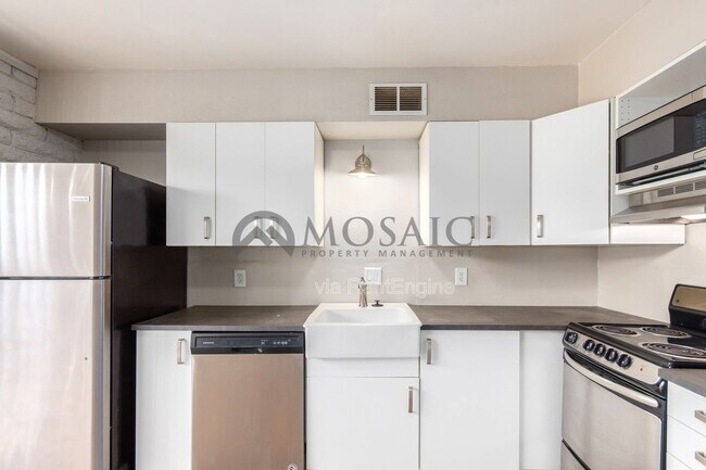 1204 S McClintock Dr Tempe, AZ 85281 photo 4
