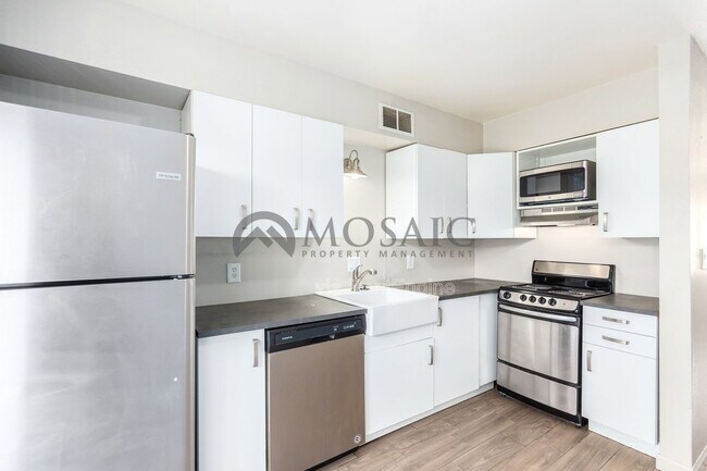 1204 S McClintock Dr Tempe, AZ 85281 photo 3