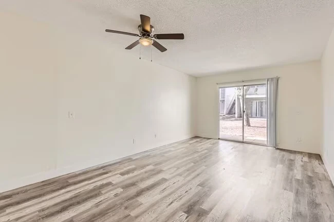 2826 E Le Marche Ave Phoenix, AZ 85032 photo 2