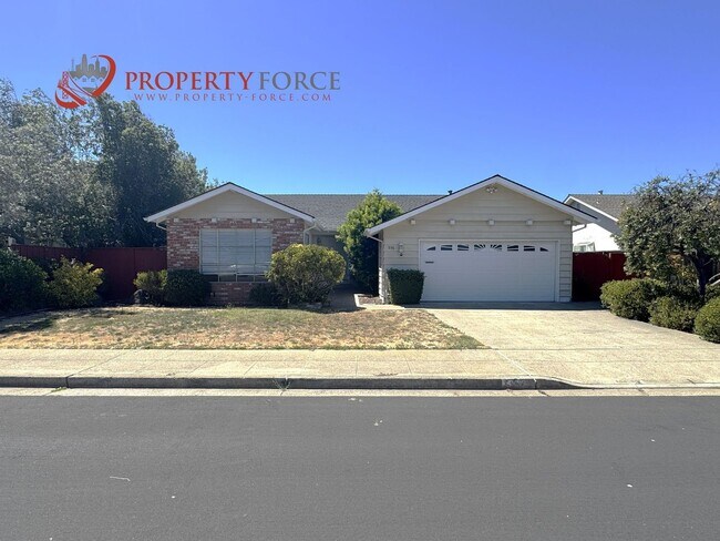 Stunning 4 Bedroom/ 2 Bathroom In 936 Constitution Dr photo 2