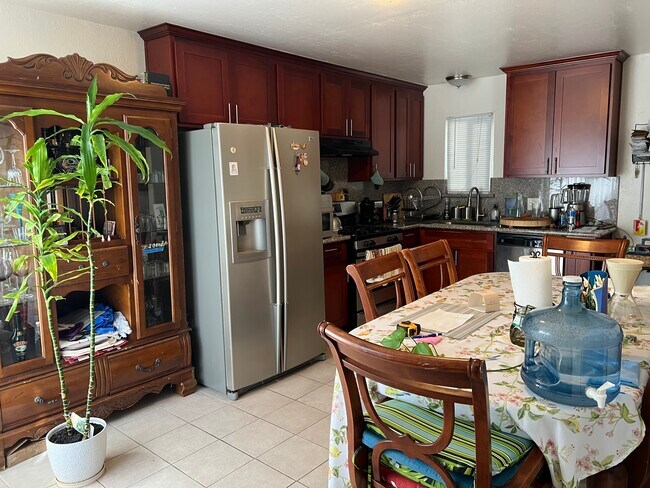 37059 Walnut St photo 5
