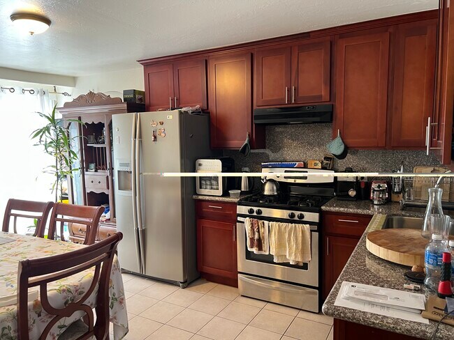 37059 Walnut St photo 3