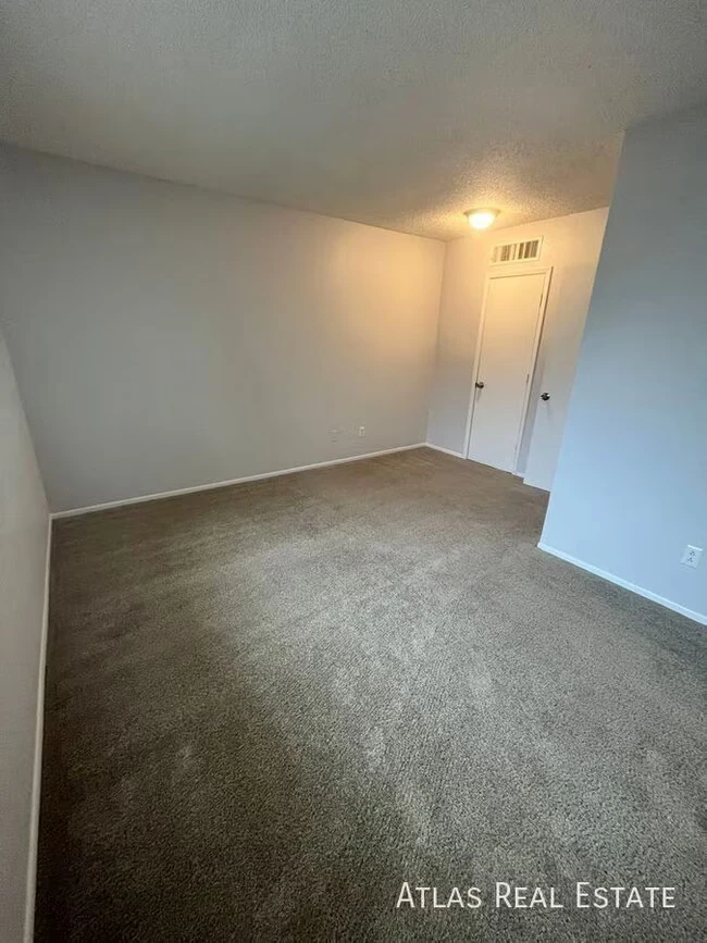 2820 E Kathleen Rd Phoenix, AZ 85032 photo 3
