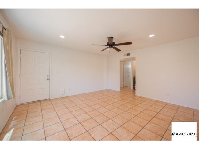 2145 S Dorsey Ln Tempe, AZ 85282 photo 3
