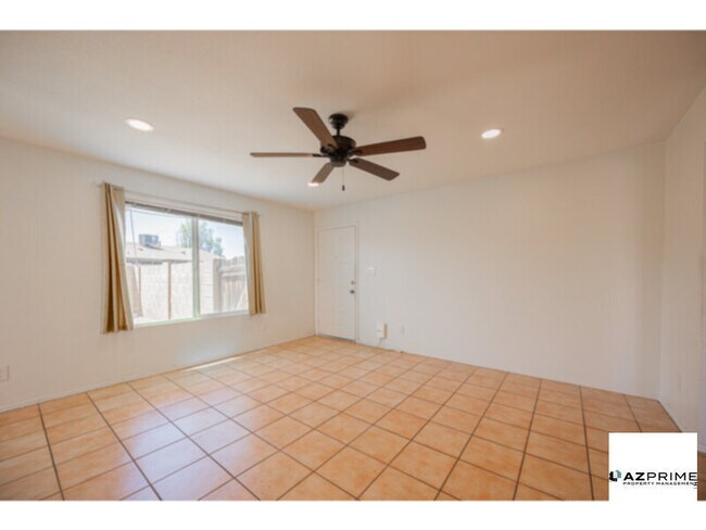 2145 S Dorsey Ln Tempe, AZ 85282 photo 4