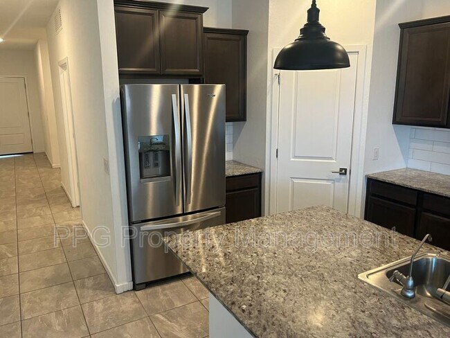 14052 W Valentine St Surprise, AZ 85379 photo 5