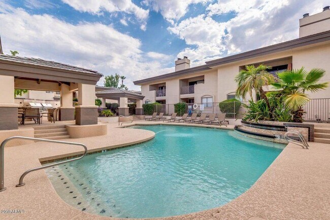 3235 E Camelback Rd Phoenix, AZ 85018 photo 5