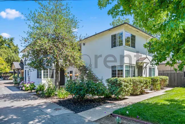 1946 Menalto Ave photo 4