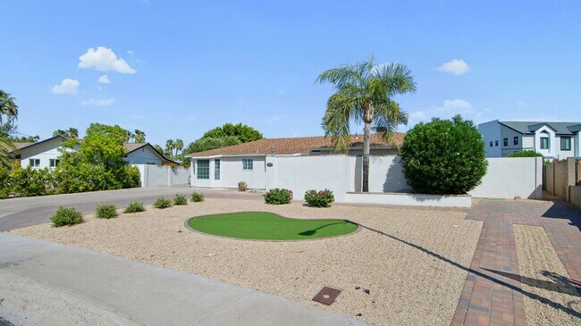 2929 N 55th Pl Phoenix, AZ 85018 photo 4