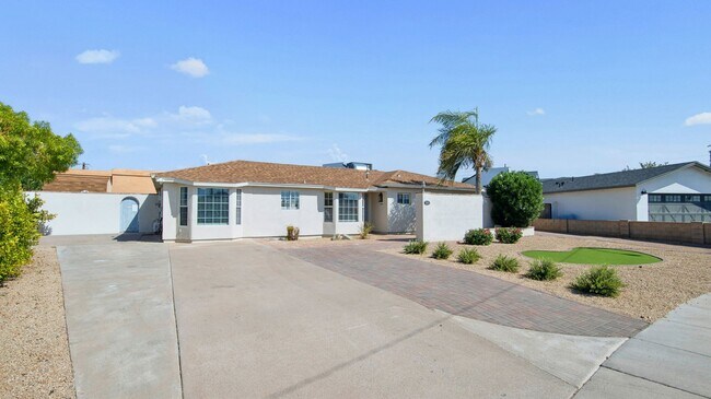 2929 N 55th Pl Phoenix, AZ 85018 photo 3