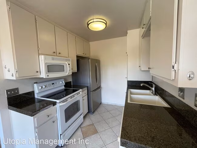 3213 Midway Dr San Diego, CA 92110 photo 2