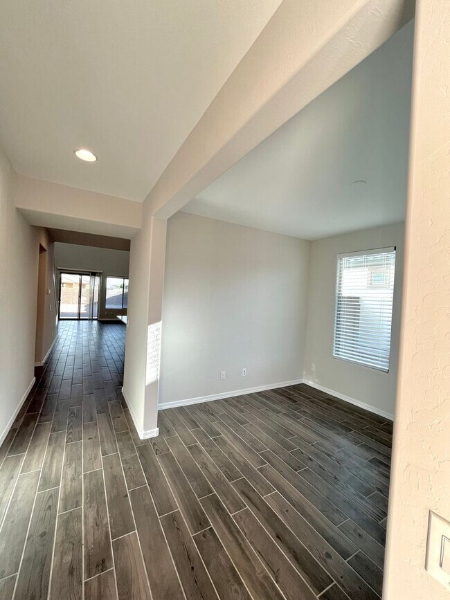 19715 W Badgett Ln Litchfield Park, AZ 85340 photo 3
