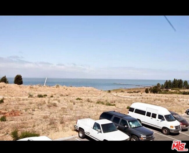 2174 Railroad Ave Hercules, CA 94547 photo 2