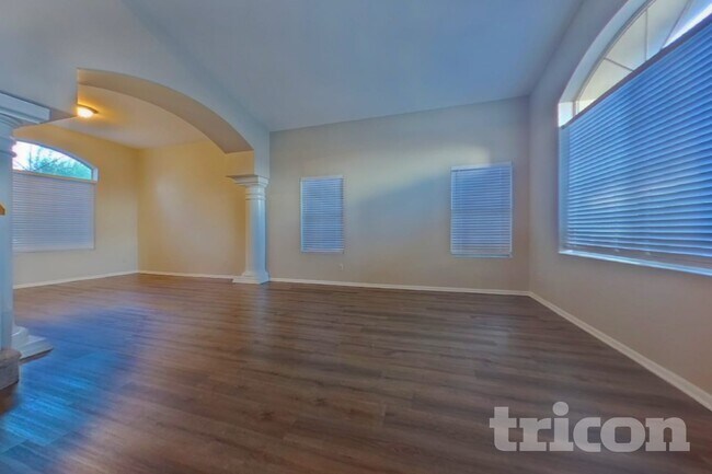 11619 W Cyprus Dr Avondale, AZ 85392 photo 2