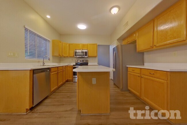 11619 W Cyprus Dr Avondale, AZ 85392 photo 4