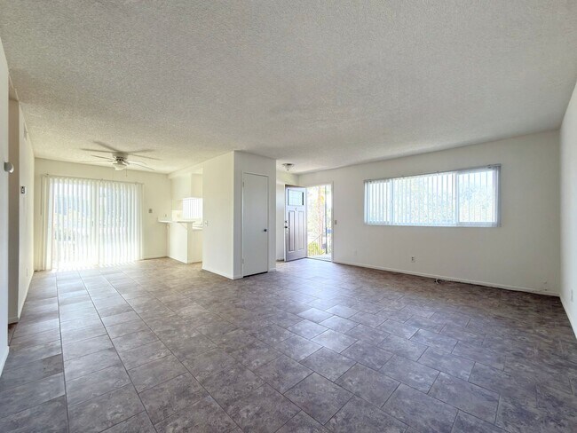 259 Alestar St Vista, CA 92084 photo 4